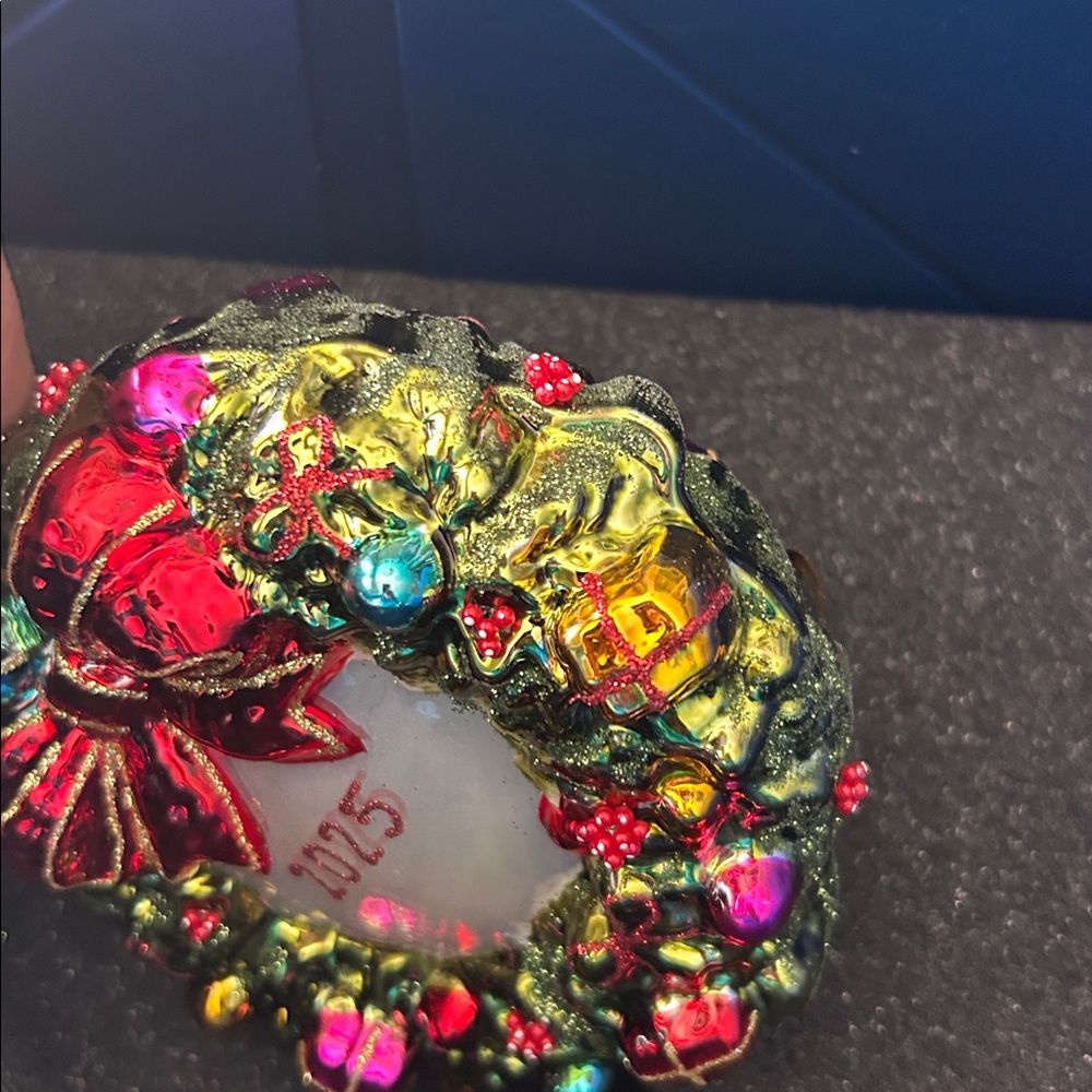 Christmas ornament 2025
handcrafted, mouth-blown European glass wreath, NIB - Picture 6 of 9